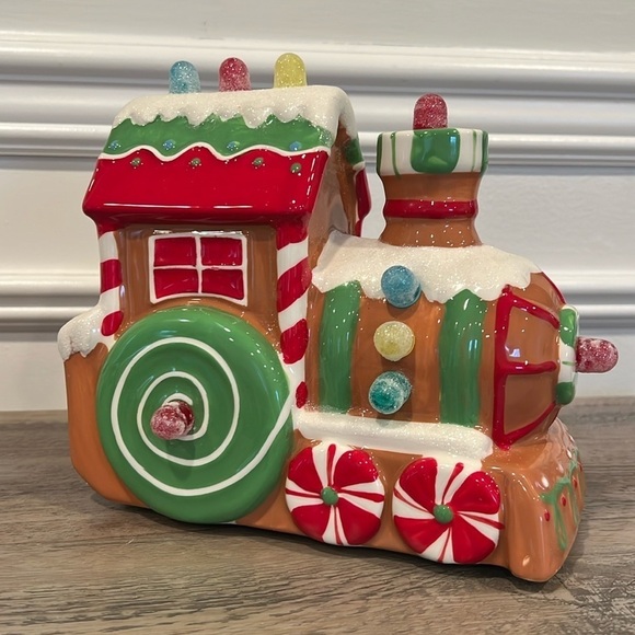 Hallmark Musical Christmas Express Gingerbread Train Lights Up Collectible 2011 - Picture 1 of 13
